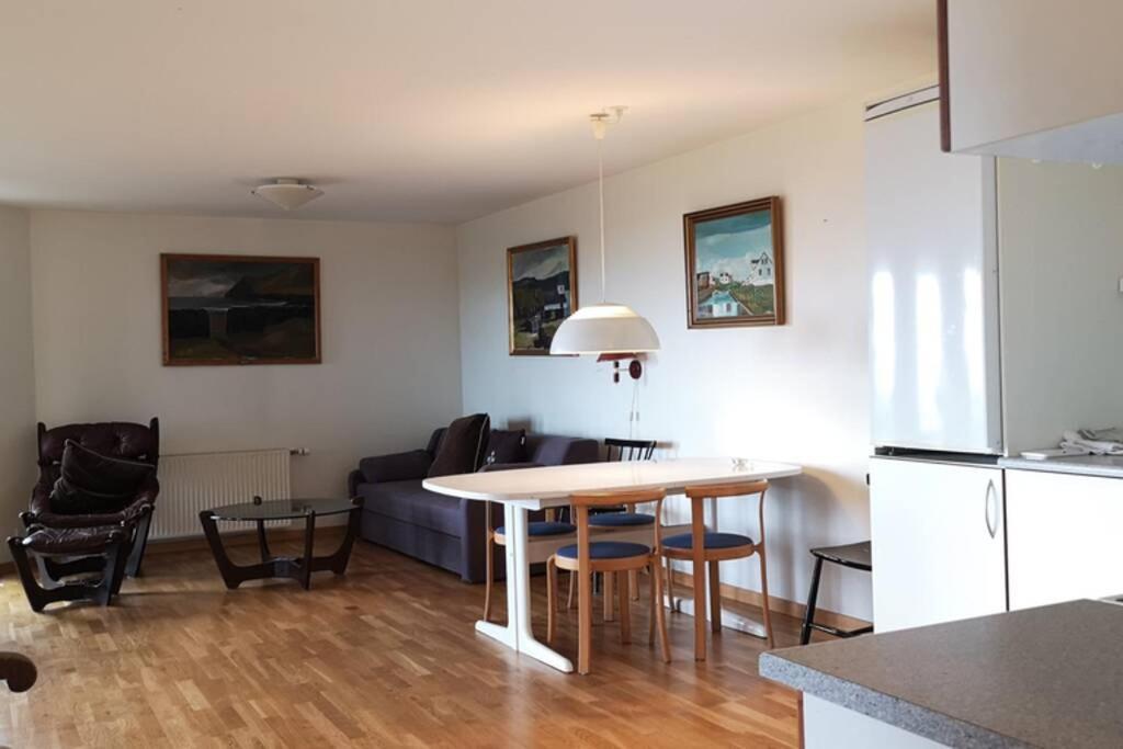 Large Apartment With Fabulous View Of Tórshavn Esterno foto